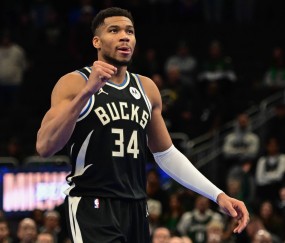  字母哥巅峰对决，哈登与40激战老鹰分钟，惊险取胜胜负难料！-爱游戏全民直播