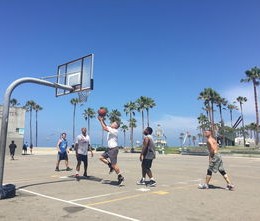 德布劳内回归赛场，战术调整首场状态亮眼，FPX观众沸腾！-AYX GAME